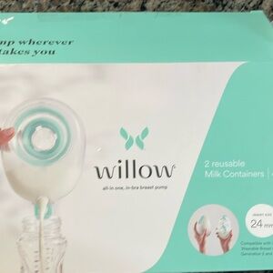 Willow reusable milk containers